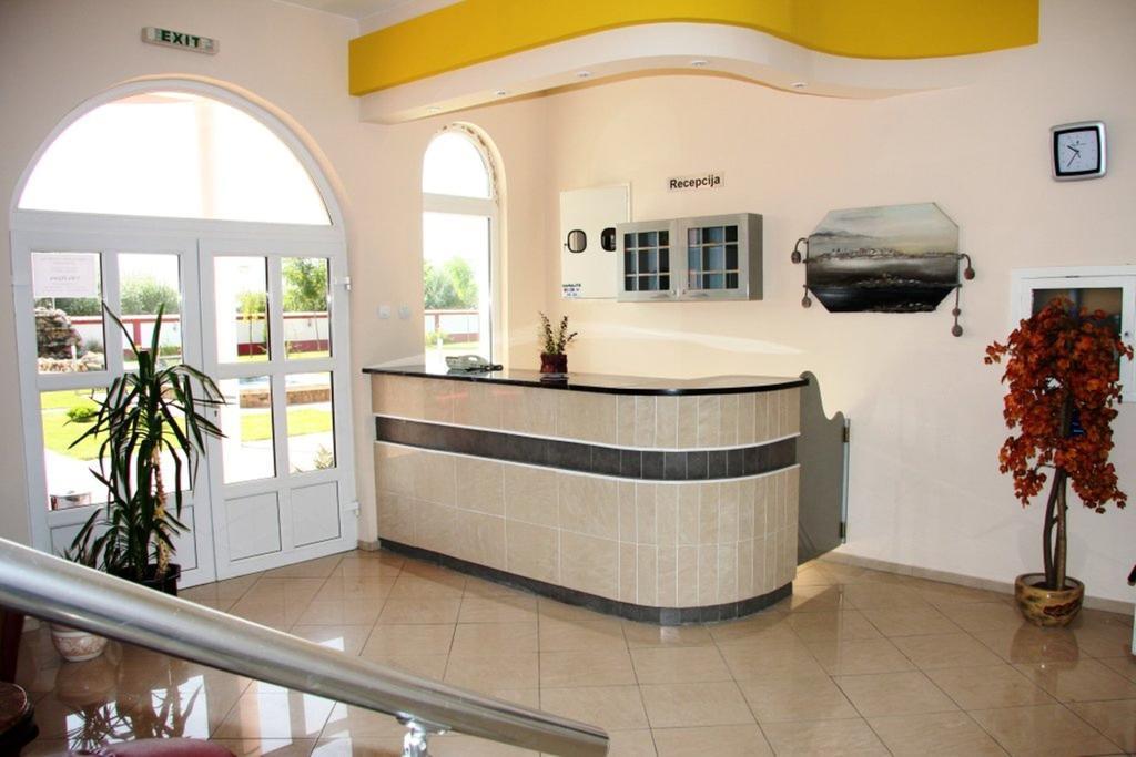 Hotel Dijana Пирот Экстерьер фото